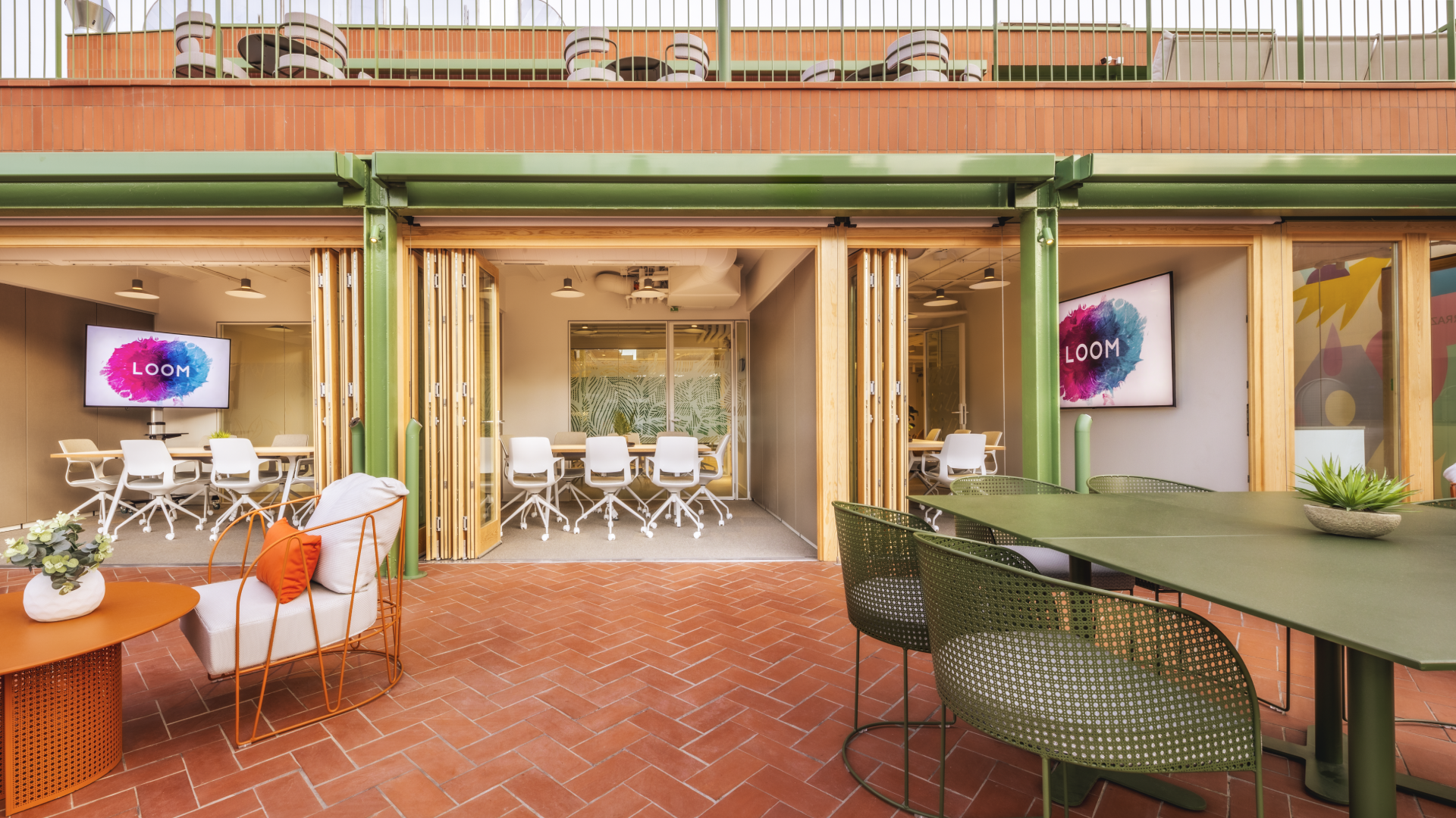 Loom ferretería cuenta con una terraza perfecta para Cócteles en Barcelona